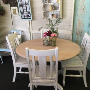 Farmhouse Chic Table & Chairs